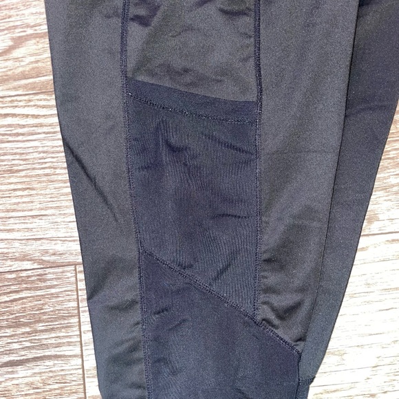 🖤 SHEIN Mesh Insert Cropped Leggings 🖤 - Picture 9 of 10